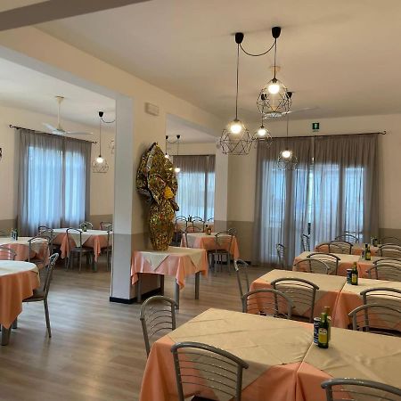 Hotel Vera Cesenatico Extérieur photo